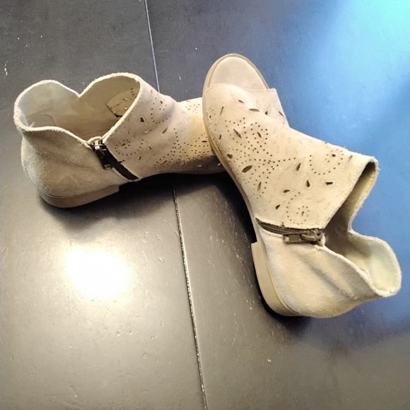 COPY - Coolway Women's Nelia Booties   Size 7.5 - Picture 5 of 7